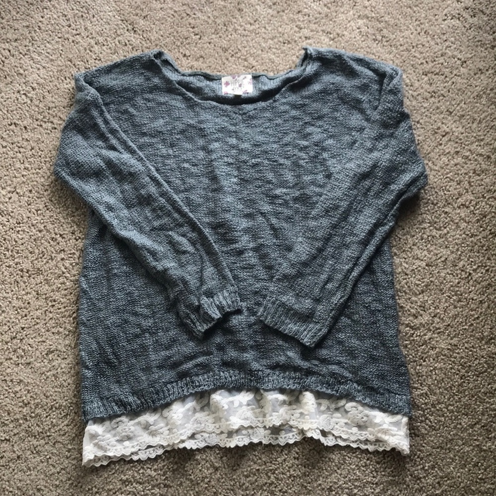 Thin charcoal sweater with lace lining